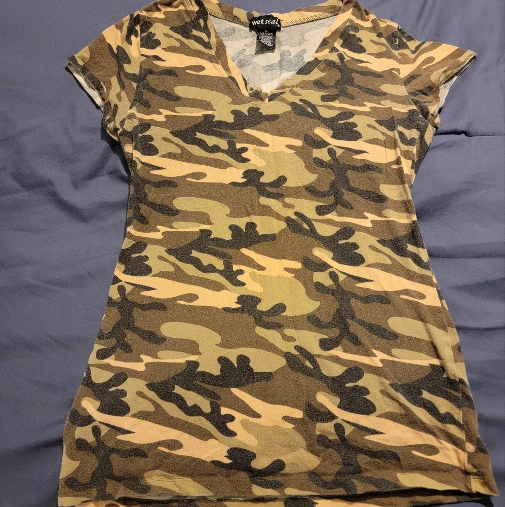 Wet Seal Women's Camouflage V-Neck Top